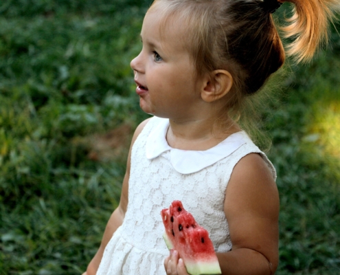 Kind mit Melone